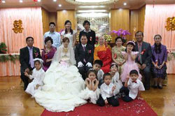 三宝-三宝前缔结良缘　佛化婚礼众人祝福
