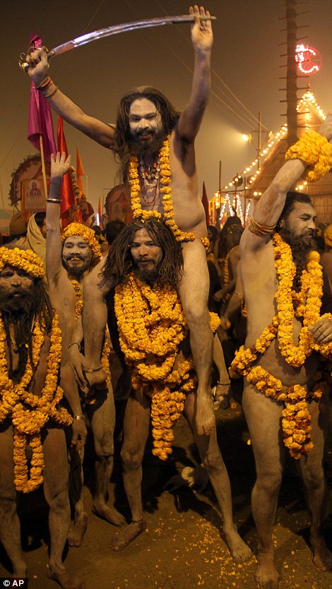 印度迎来最盛大的宗教庆典“圣壶节”