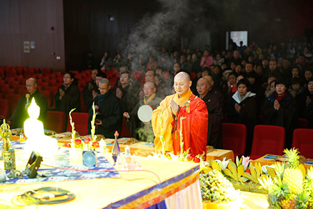 浙江宁波慧日禅寺住持传喜法师于郑州莲花源寺举行无遮甘露施食超荐法会