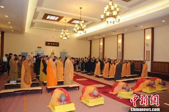 美国汉传佛教国际文教中心成立庆典还举行了世界和平祈福仪式。