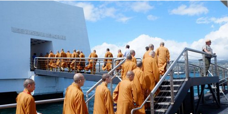 上海龙华古寺佛教弘法团访问珍珠港纪念馆并诵经祈祷