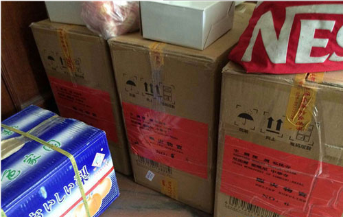 从国内运往尼泊尔加德满都的赈灾物资