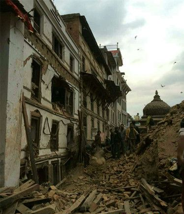尼泊尔地震中受损的房屋