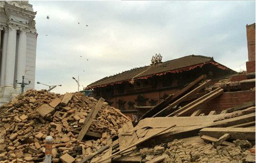 房屋在地震中已成废墟