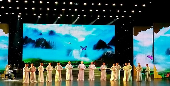 湖北红安天台寺广玄僧人艺术团在武汉琴台大剧院演出