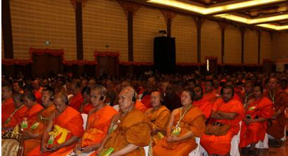 第十二届“联合国卫塞节”国际佛教交流大会与会代表参加开幕式