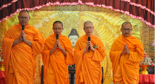 泰国法深法师率众以巴利文祝祷
