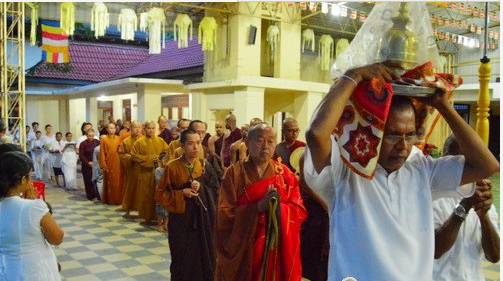 斯里兰卡中国留学僧会法师受邀参加“天冠弥勒菩萨”开光法会