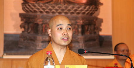 中国佛学院常务副院长宗性法师宣读学位授予通知