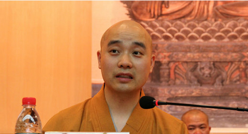 宗性常务副院长代表中国佛教协会教育委员会宣读学位授予通知