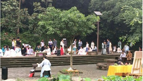 重庆华岩寺于华岩湖畔举行端午节祭屈原仪式 